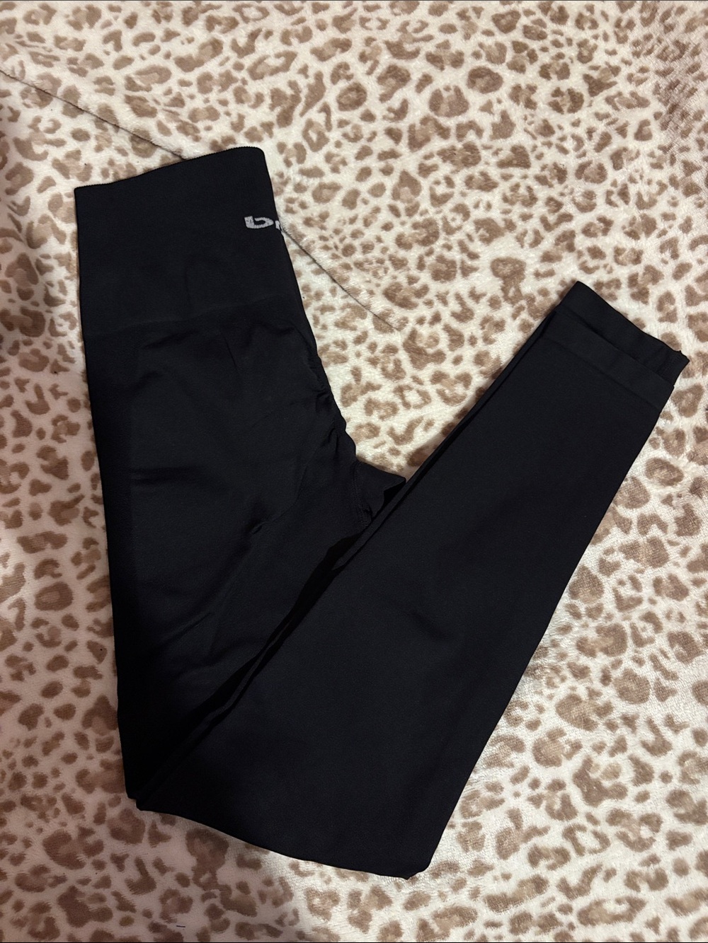 High-Waist Black Active Leggings with Subtle Logo